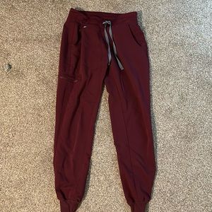 Figs scrubs jogger color maroon size XS